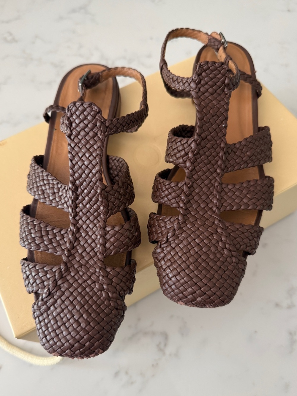 LoQ Arlo Sandals in Mousse Size 39